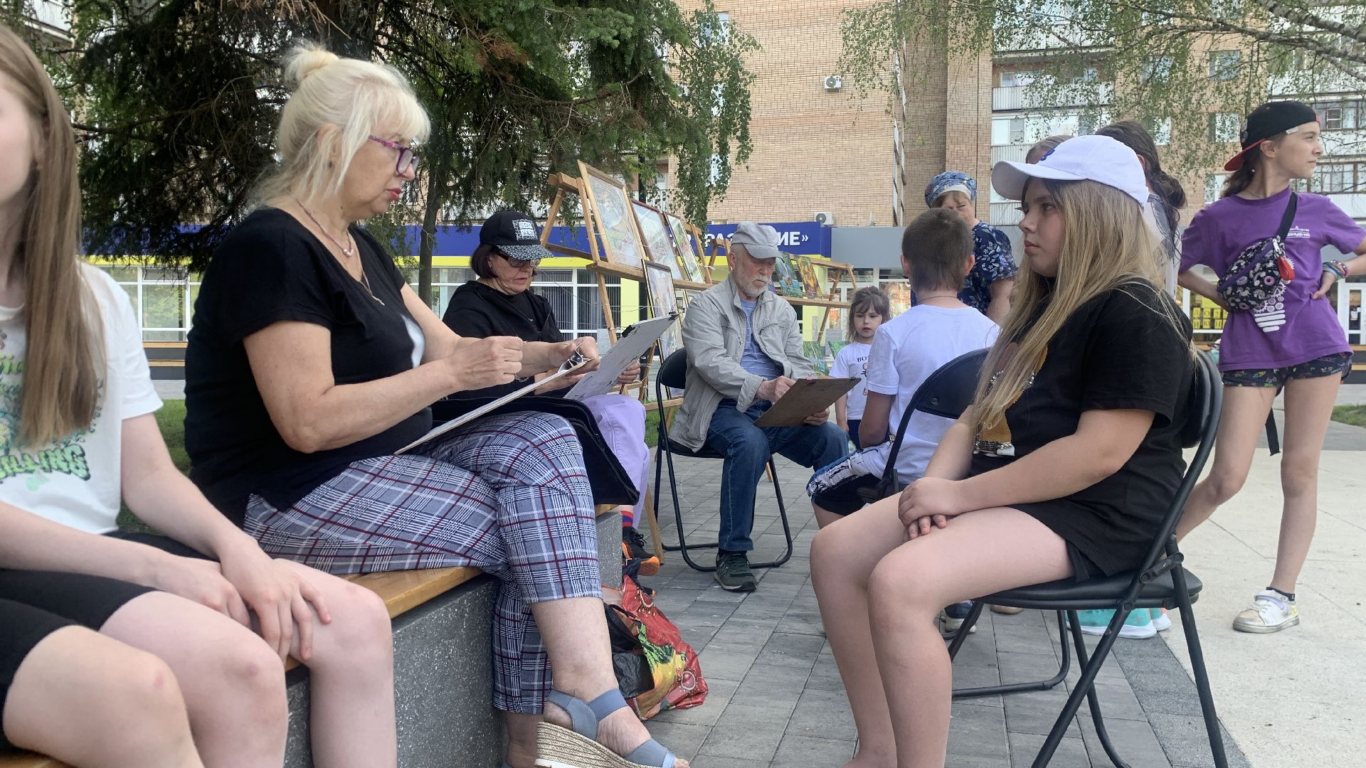 Ступино, вернисаж художников, площадь Металлургов