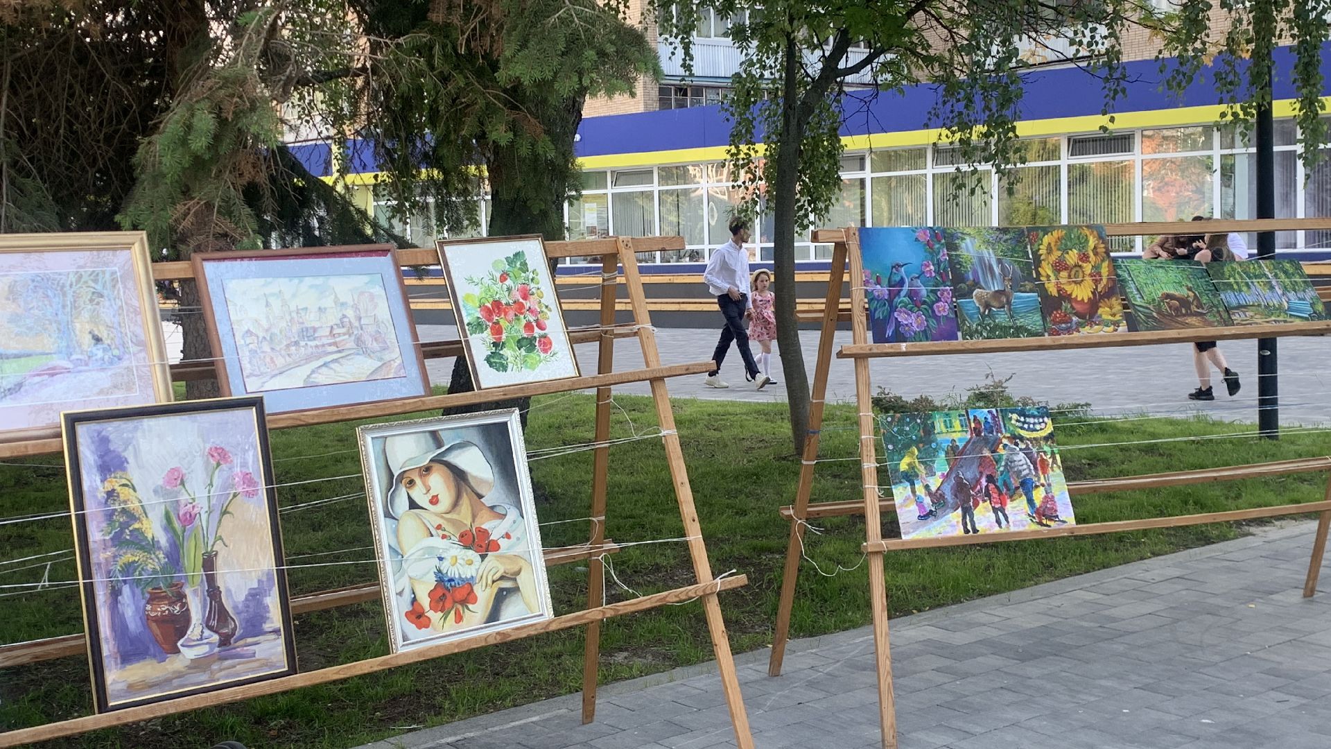 Ступино, вернисаж художников, площадь Металлургов