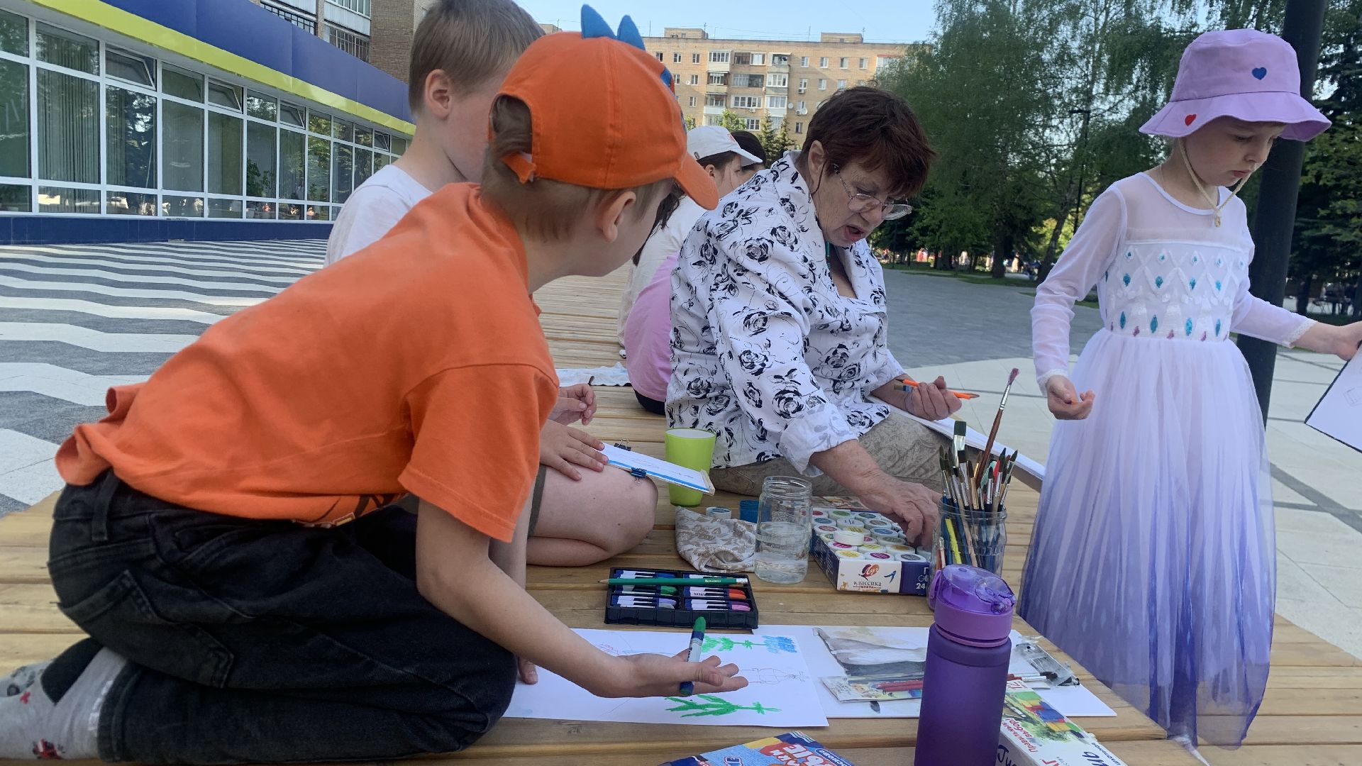 Ступино, вернисаж художников, площадь Металлургов