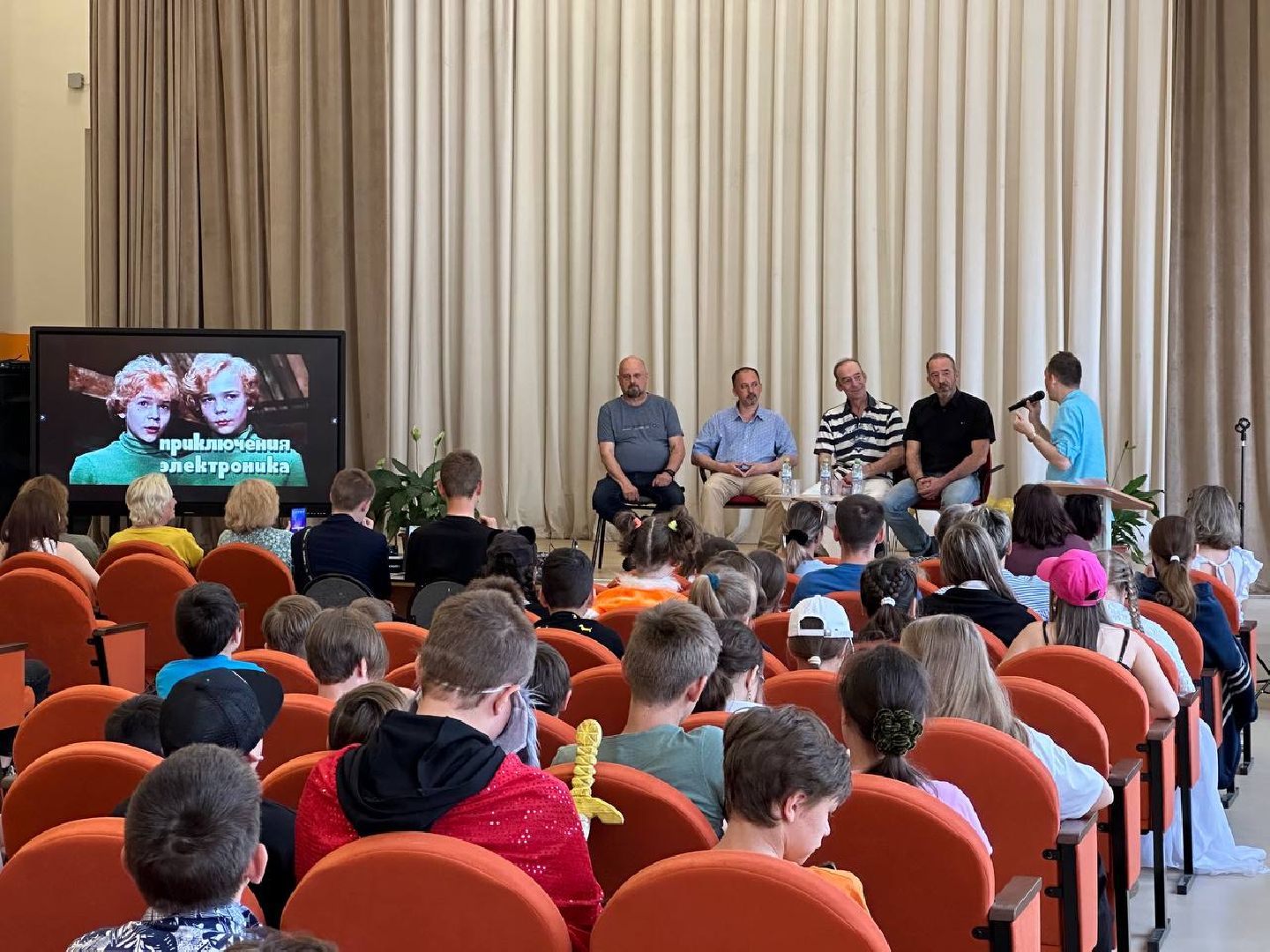 Можайск, Можайский городской округ, Подмосковье, фильм, актёры, Сыроежкин, Электроник, братья Торсуевы, режиссёр, композитор, школьники, встреча