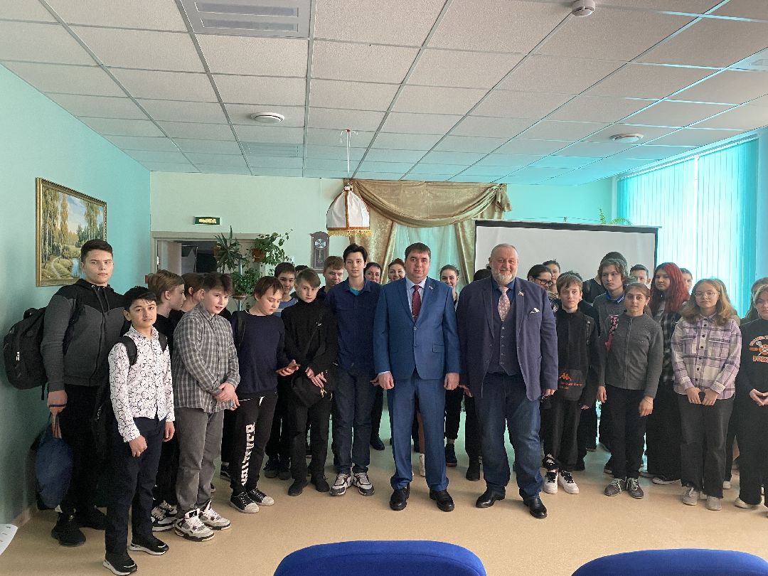 Спецоперация, волонтёры, школа, СВО