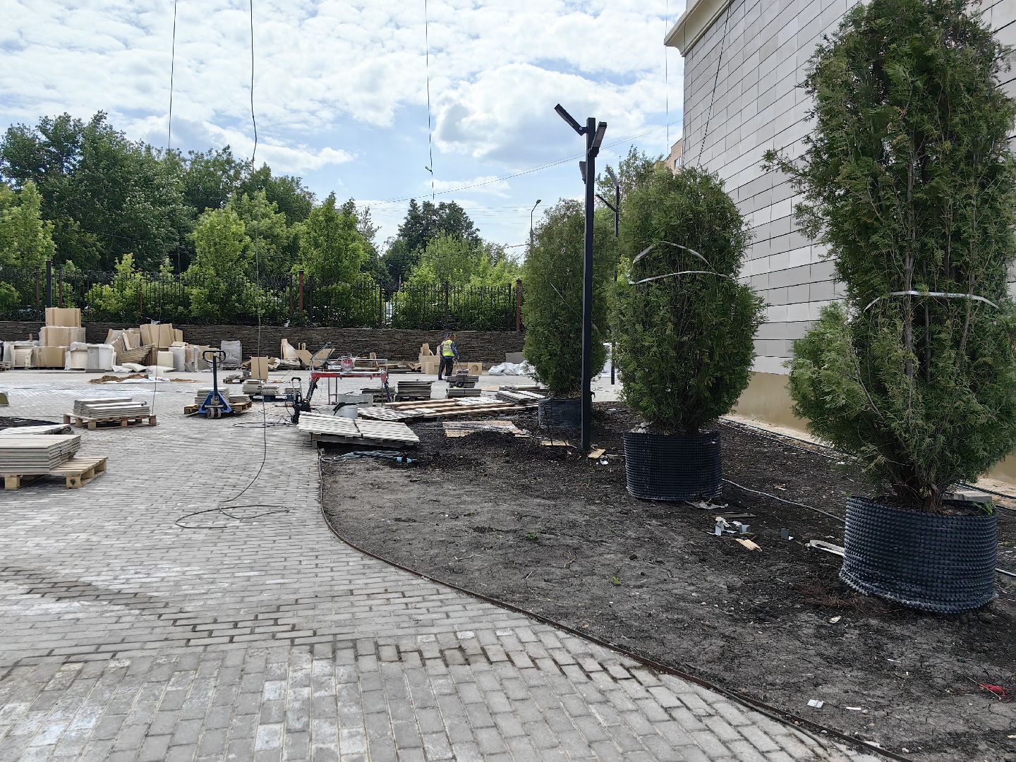 Долгострой, площадка, озеленение, жители, парковка