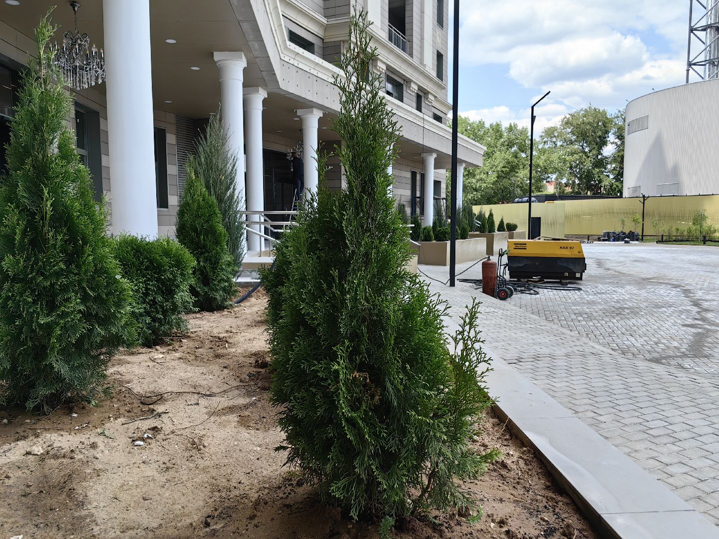 Долгострой, площадка, озеленение, жители, парковка