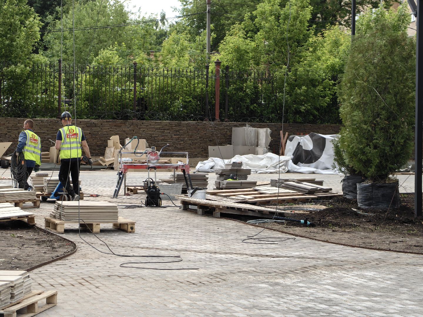 Долгострой, площадка, озеленение, жители, парковка