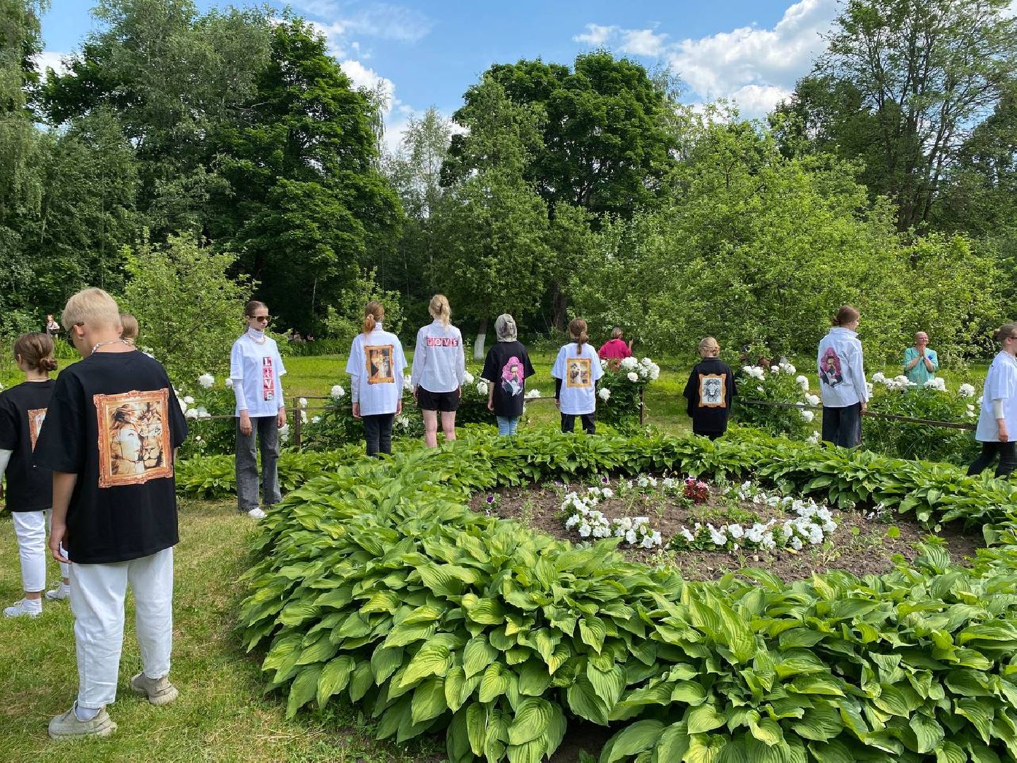 Чехов, культура, показ мод, пионы, Мелихово, Пиономания, дети, дизайнер