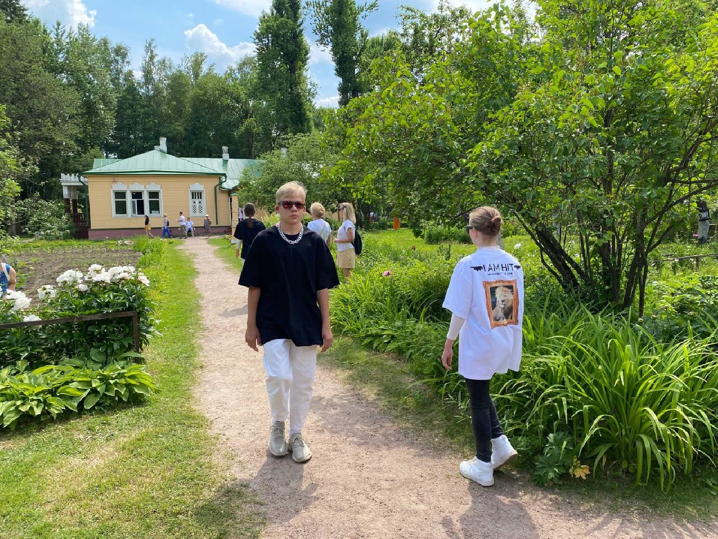 Чехов, культура, показ мод, пионы, Мелихово, Пиономания, дети, дизайнер