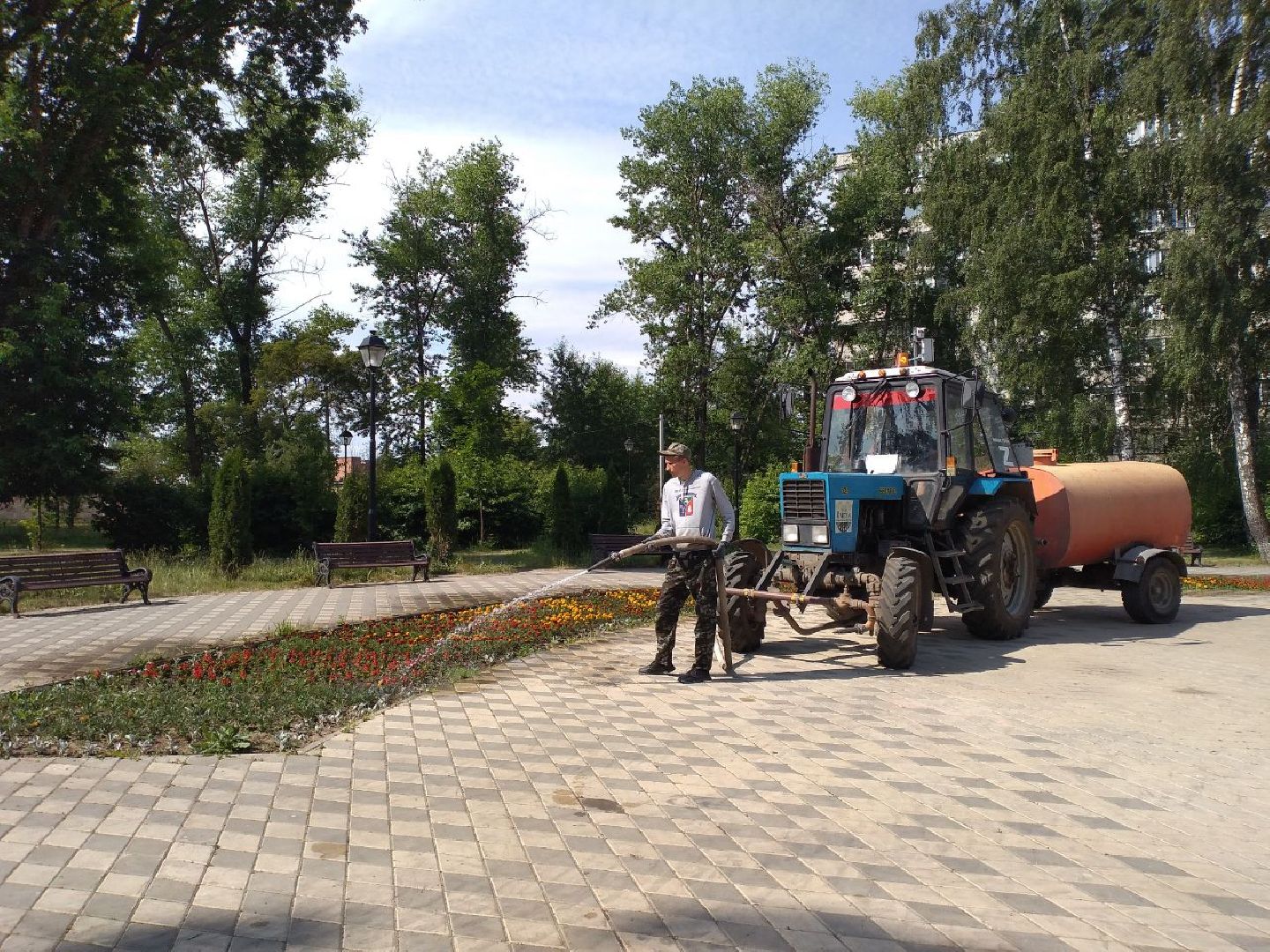 благоустройство, лето, жара, полив, клумбы, Лосино-Петровский