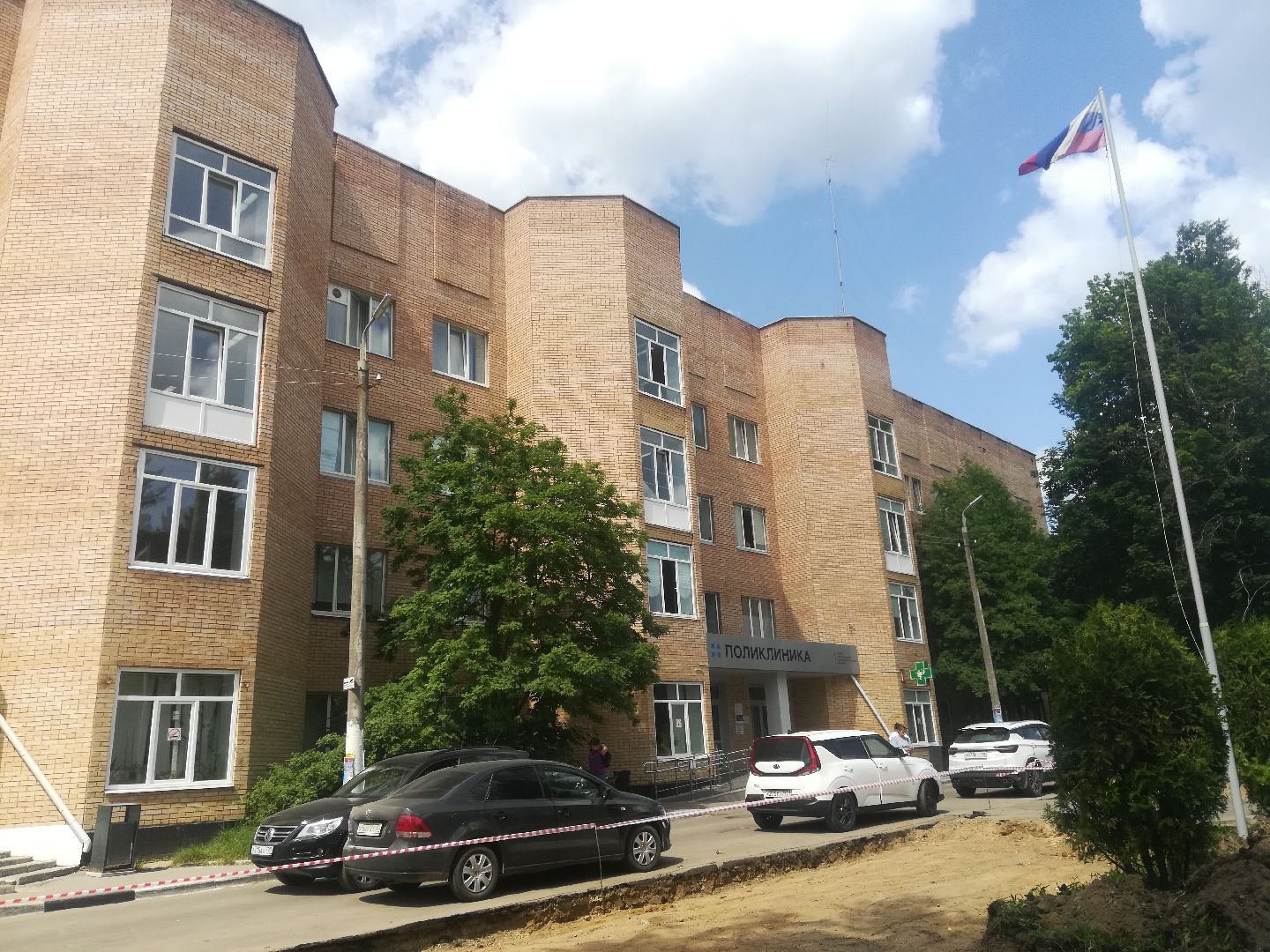 Звенигород, благоустройство, парковки, Звенигородская поликлиника, доступная среда для маломобильных людей