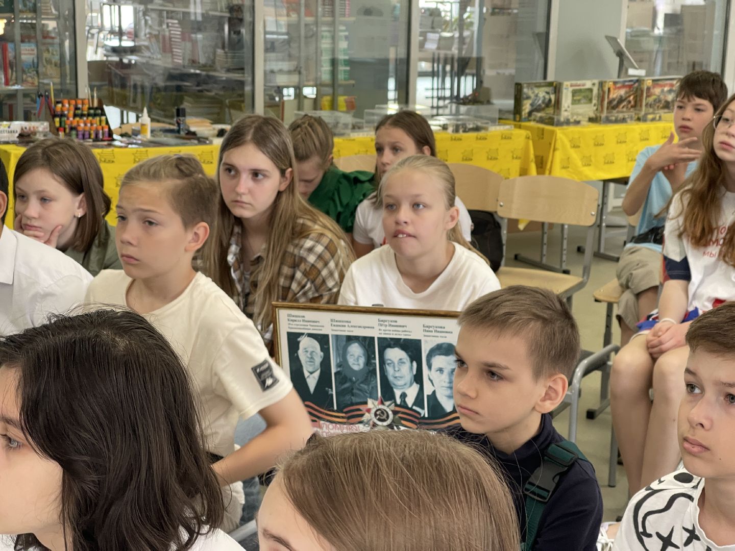 Одинцово, флагман, день памяти и скорби, волонтёры, школьники, урок,
