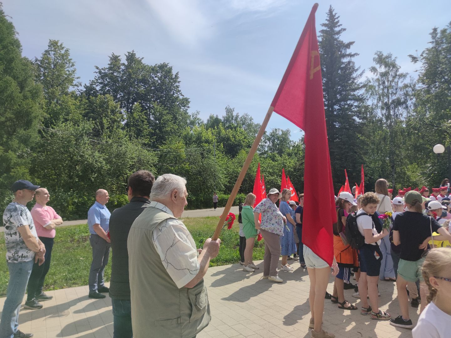 Митинг, дети, День памяти и скорби, Дубна