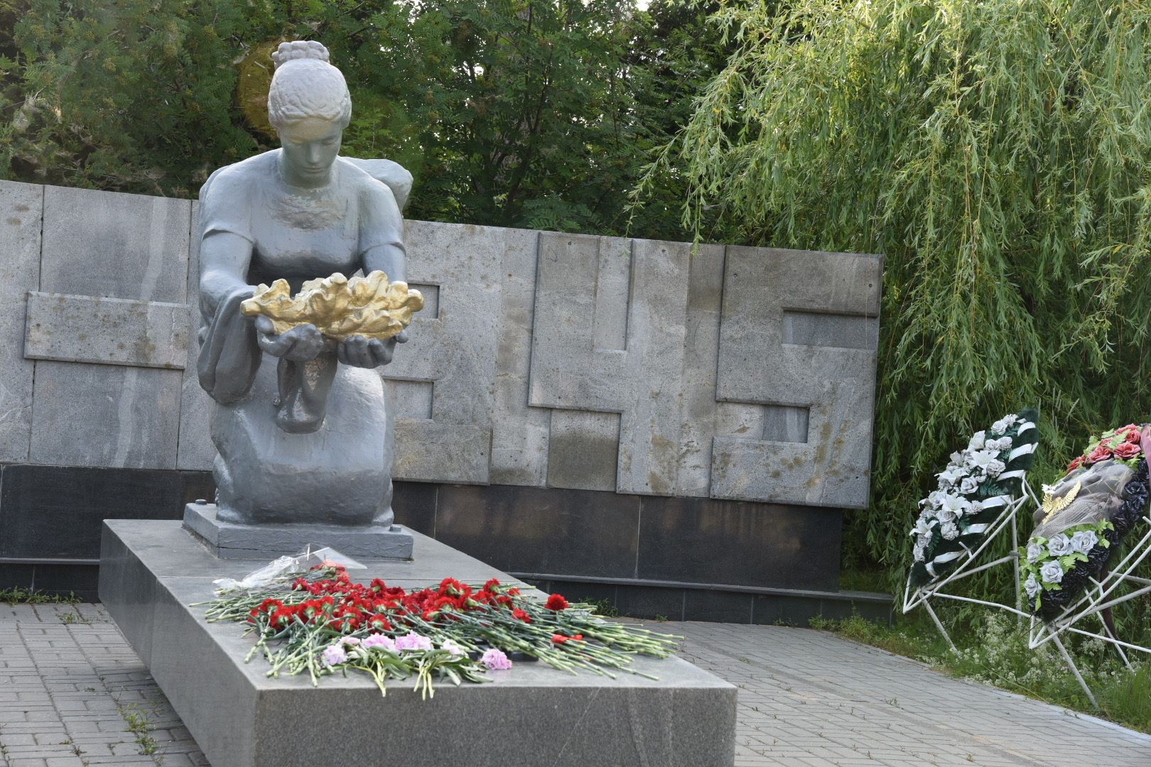 Химки, цветы, возложение