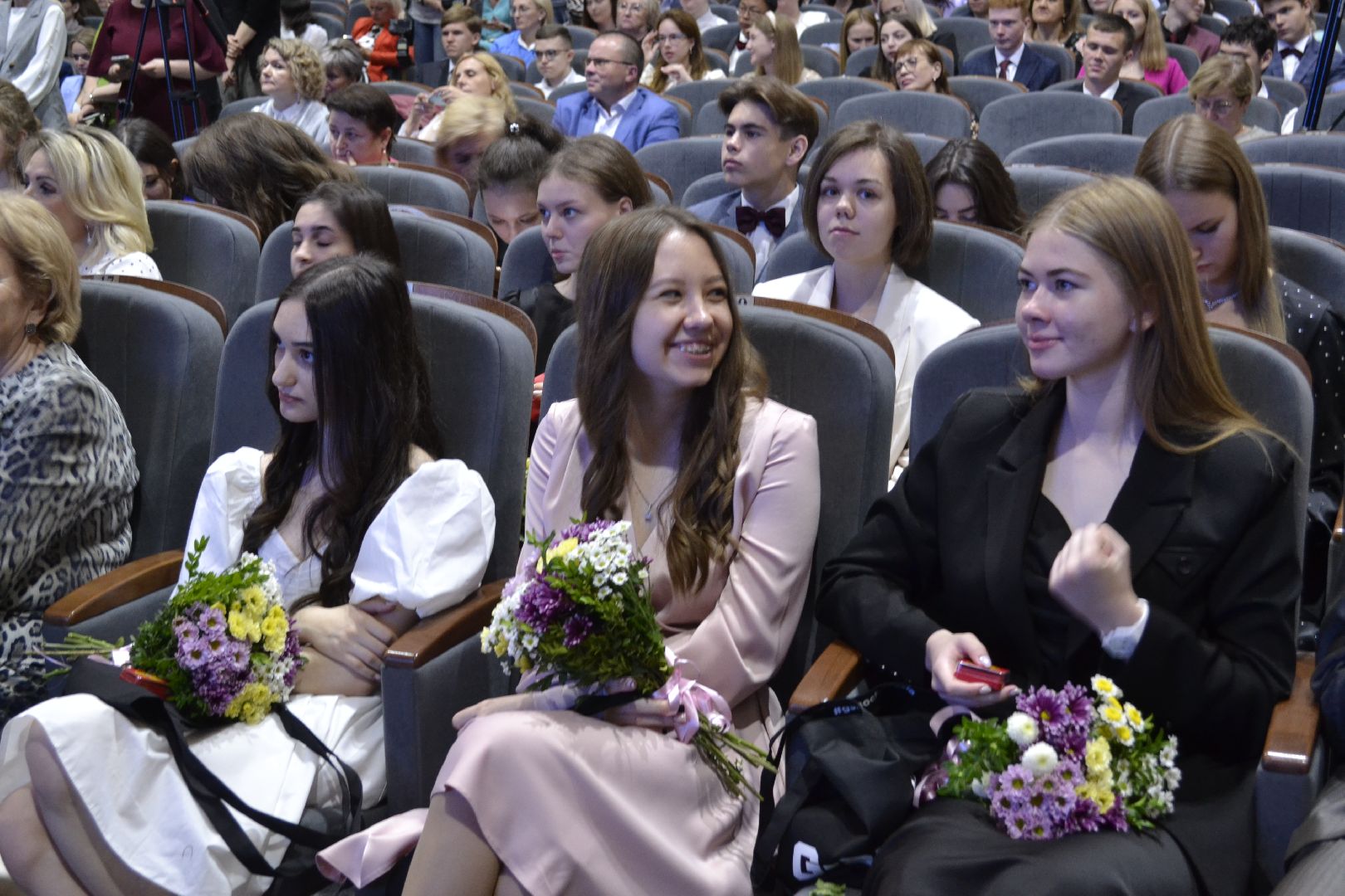 Балашиха, Подмосковье, бал медалистов, выпускники 2023, мультибалльники, премии, Доминик Джокер