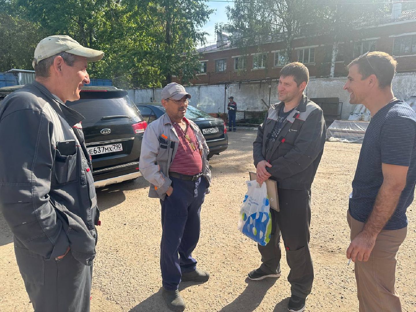 Прорыв трубы, герои нашего времени, Наро- Фоминск слесарь, подвал, ЖКХ