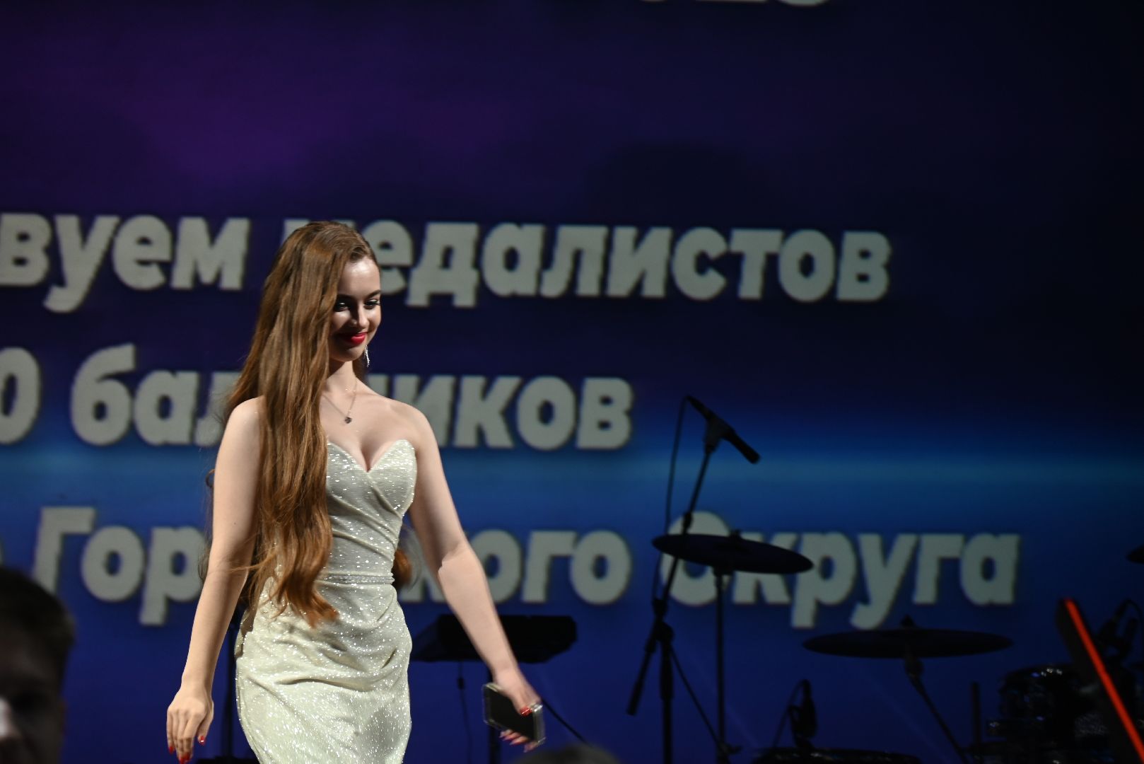 выпускной; выпускники; школьный бал; вальс; видное