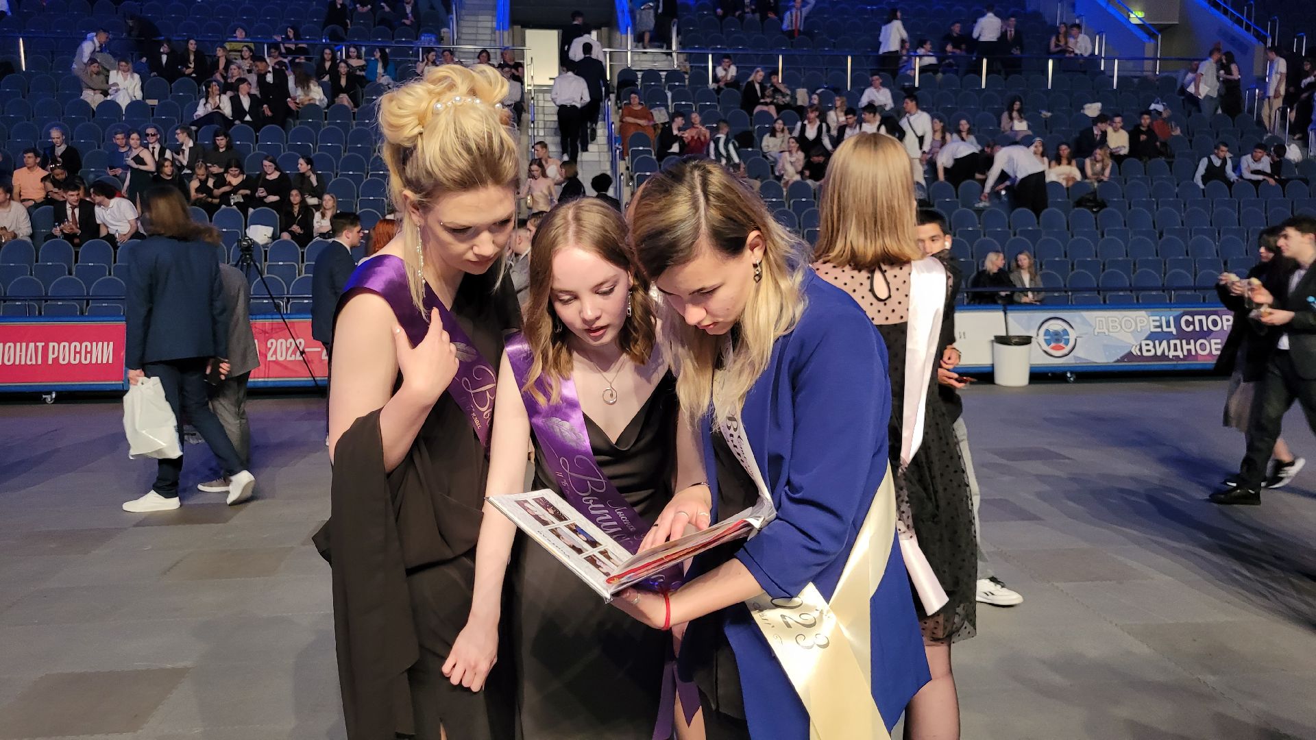 выпускной; выпускники; школьный бал; вальс; видное