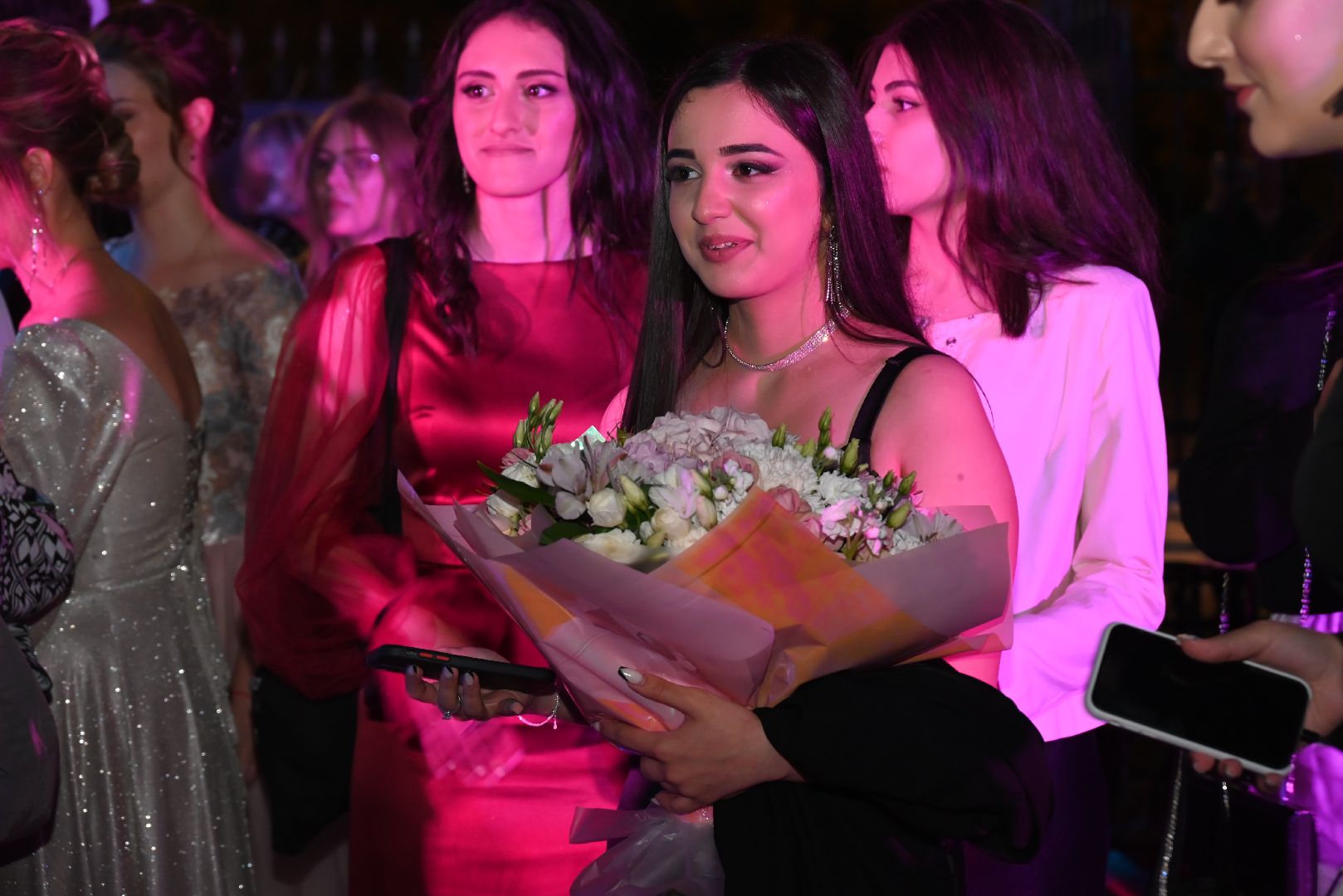 выпускной; выпускники; школьный бал; вальс; видное