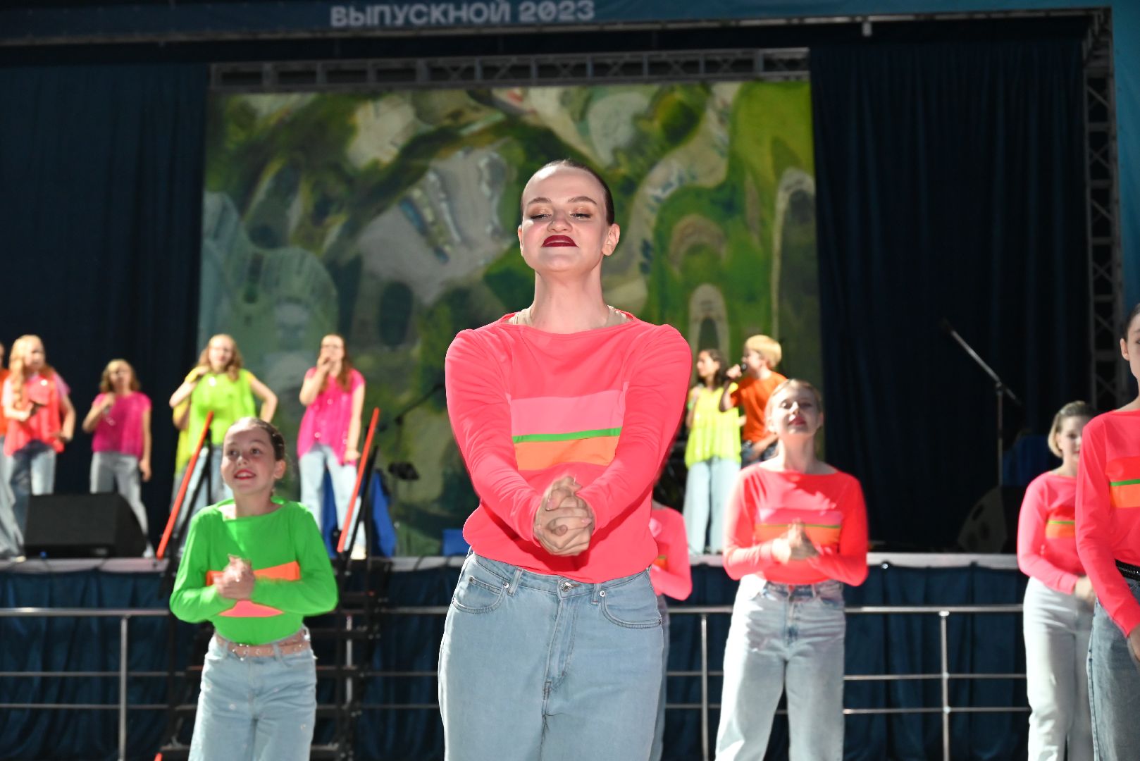 выпускной; выпускники; школьный бал; вальс; видное