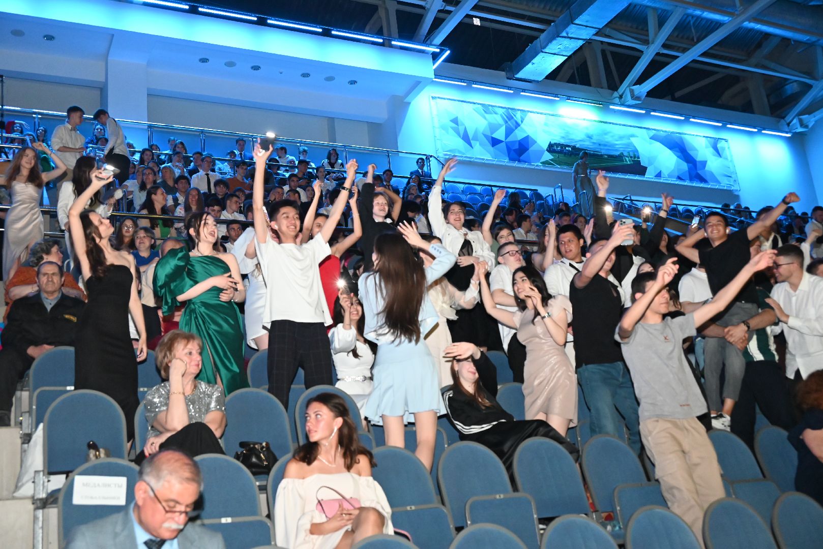 выпускной; видное; выпускники; праздник