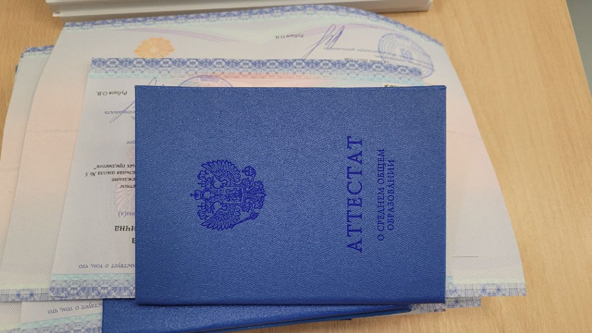 выпускники; студенты; экзамены; будущее; ленинский округ