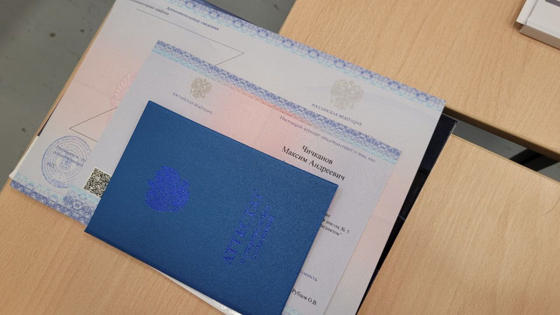 выпускники; студенты; экзамены; будущее; ленинский округ