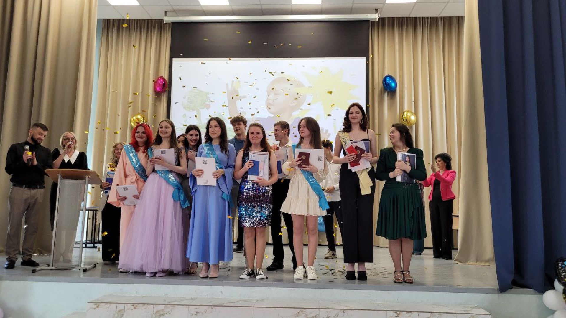 выпускники; студенты; экзамены; будущее; ленинский округ