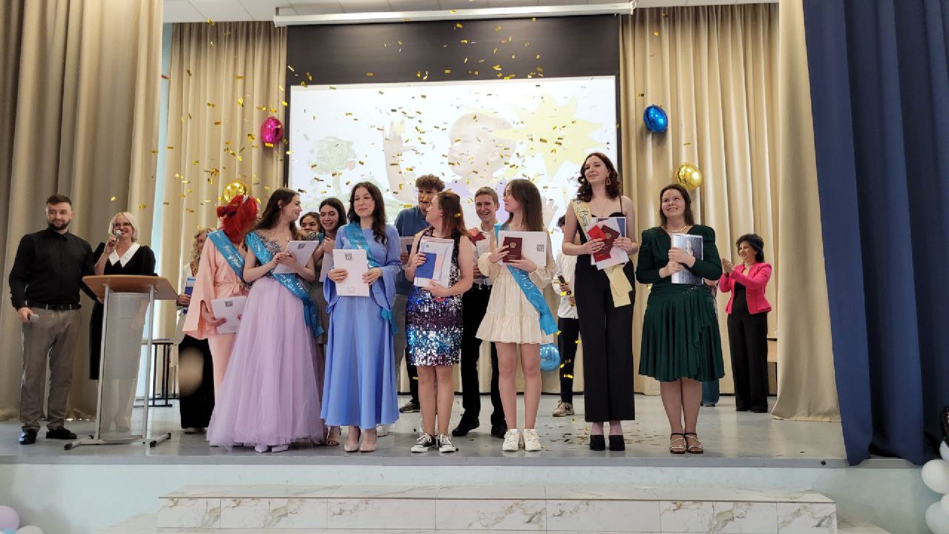 выпускники; студенты; экзамены; будущее; ленинский округ