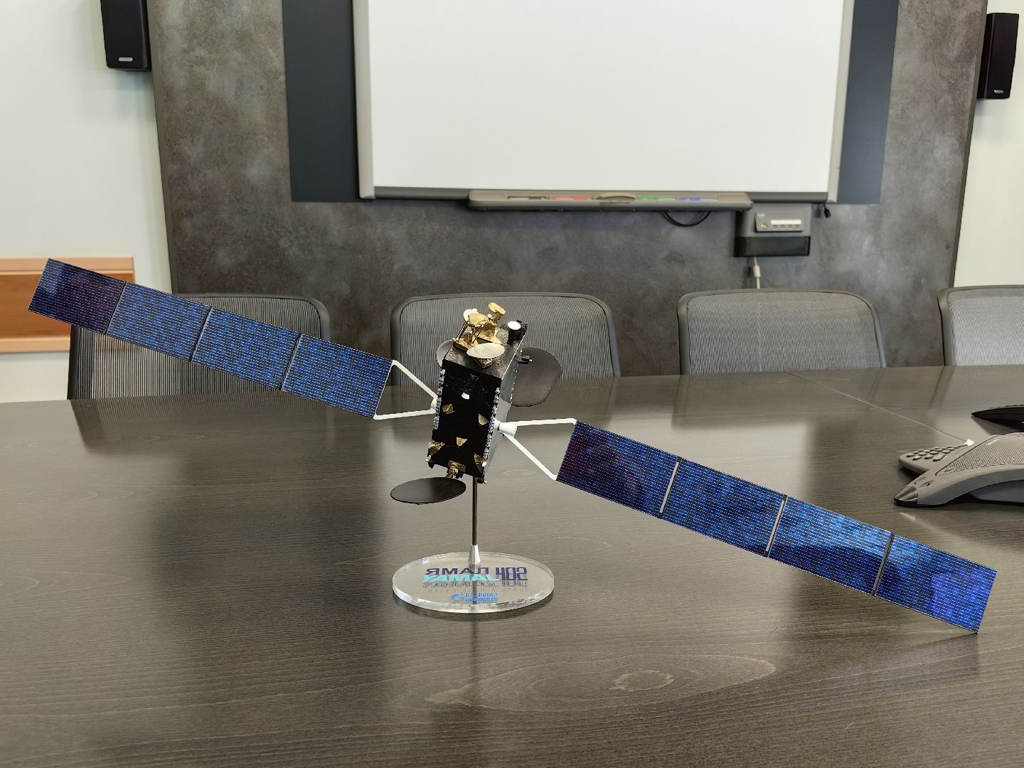 Связь, спутник, морской путь, экипаж, интернет