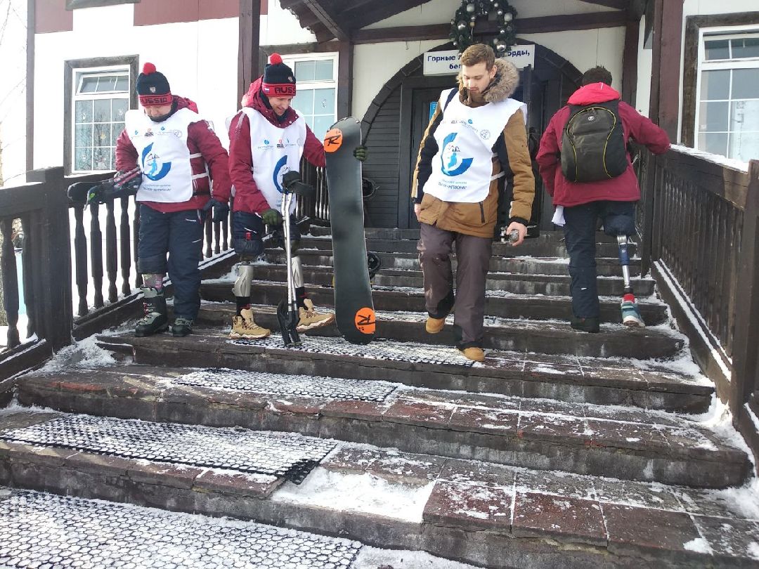 Дмитров, Шуколово, Клуб Леонида Тягачева, Горнолыжная школа