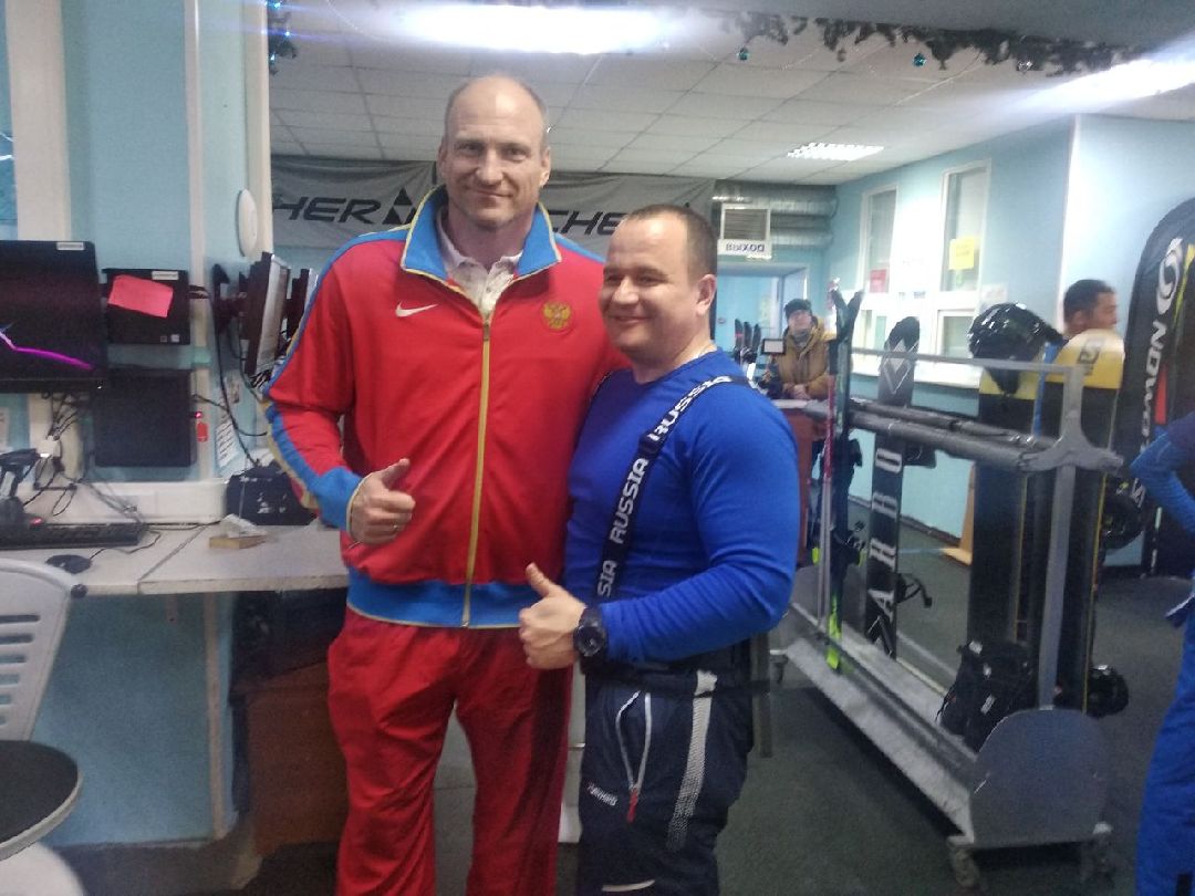 Дмитров, Шуколово, Клуб Леонида Тягачева, Горнолыжная школа