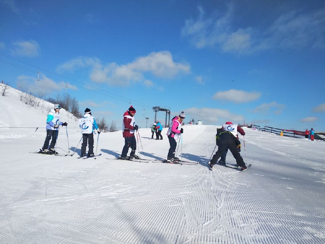 Дмитров, Шуколово, Клуб Леонида Тягачева, Горнолыжная школа