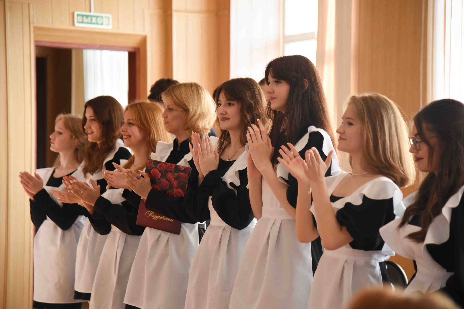 Химки, выпускной, аттестаты, праздник