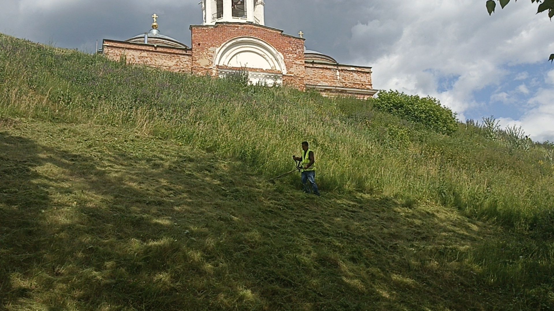Серпухов, Подмосковье, благоустройство, покос травы, Соборная гора
