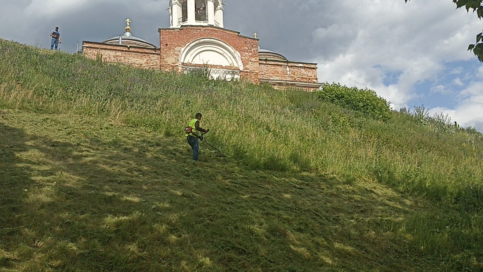 Серпухов, Подмосковье, благоустройство, покос травы, Соборная гора