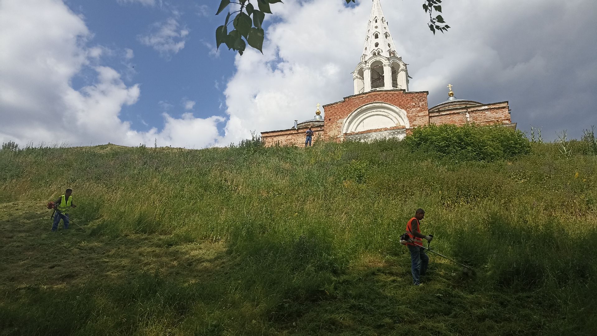 Серпухов, Подмосковье, благоустройство, покос травы, Соборная гора
