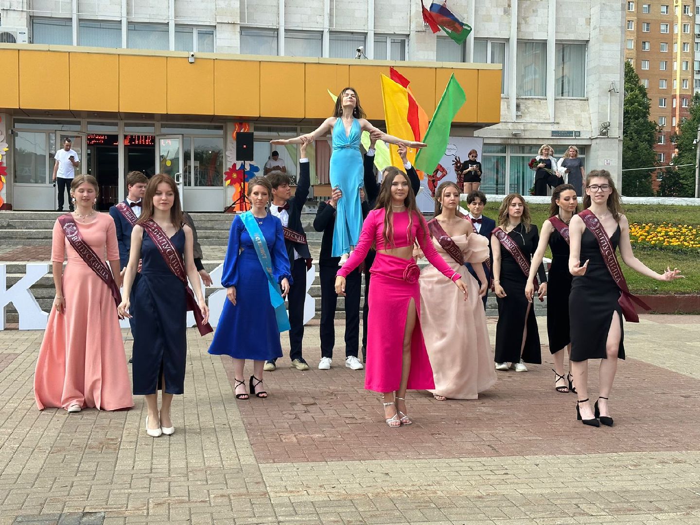 Выпускной бал, наряды выпускниц, Наро-Фоминск