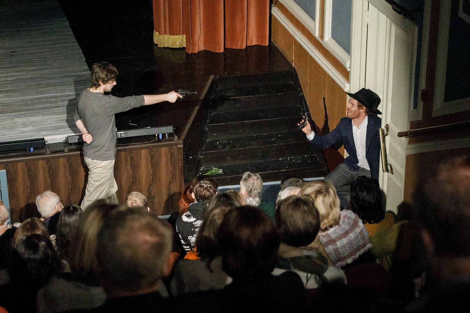 Истра, театр, критик