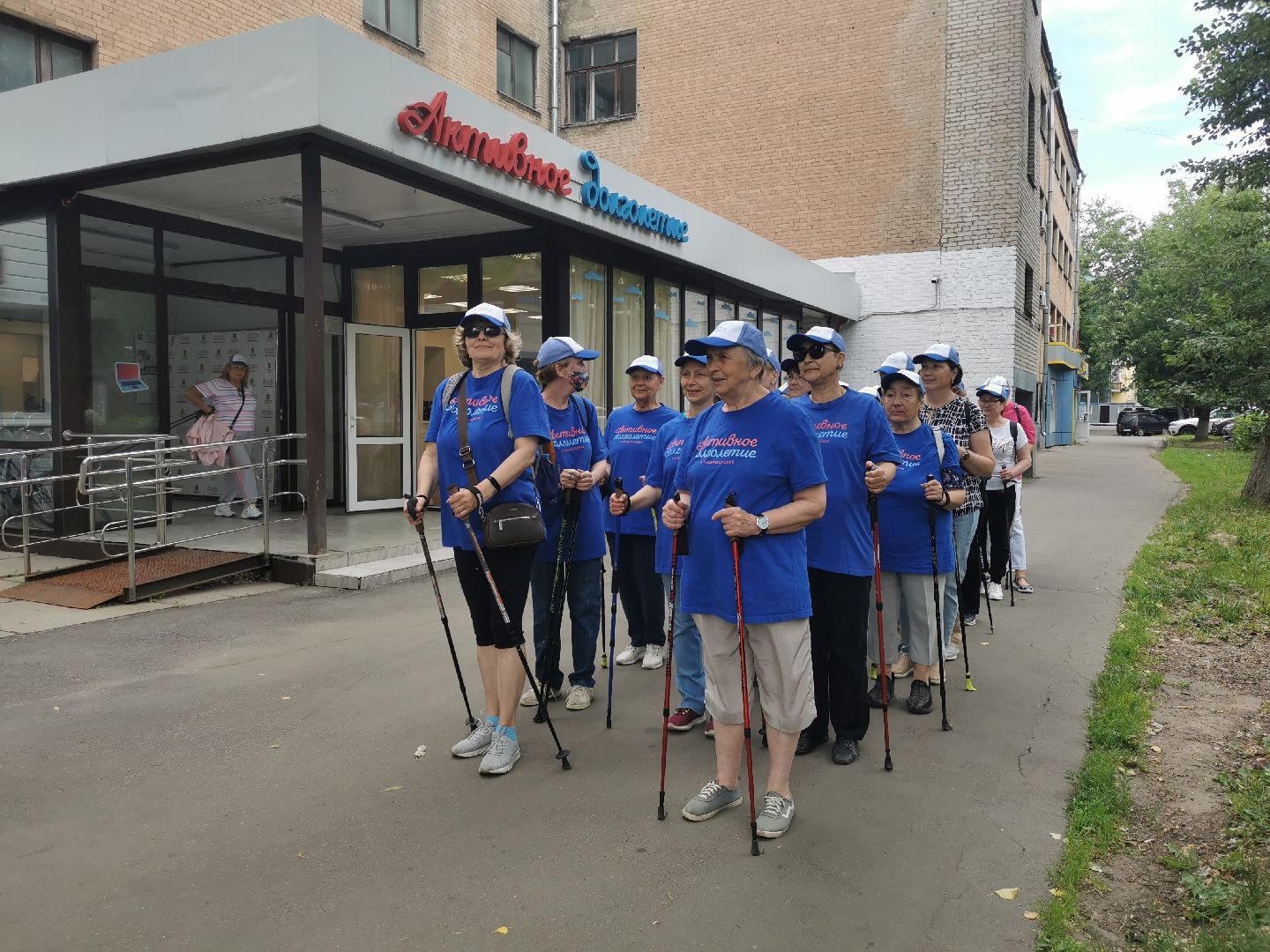 активное долголетие, скандинавская ходьба, пенсионеры,