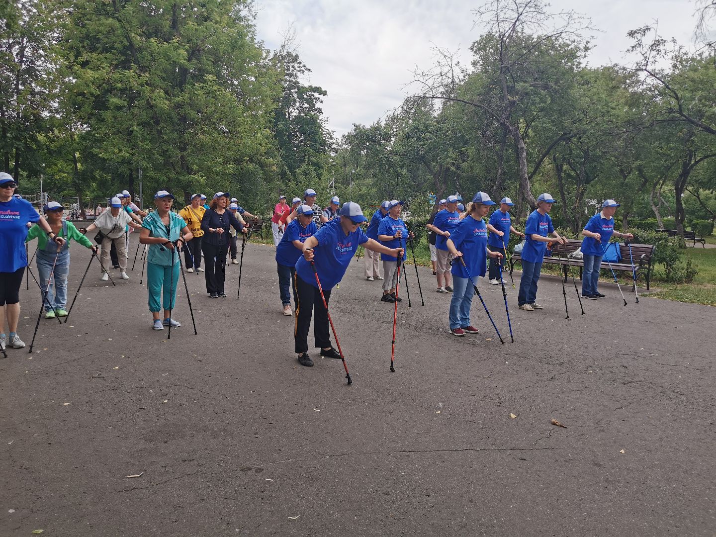 активное долголетие, скандинавская ходьба, пенсионеры,