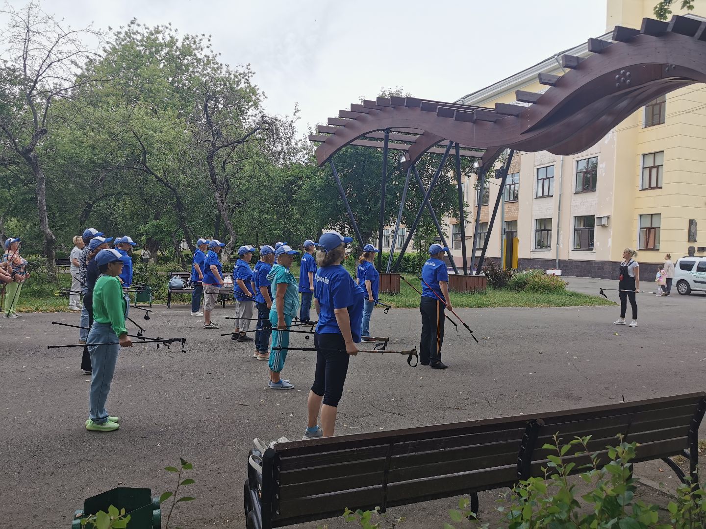 активное долголетие, скандинавская ходьба, пенсионеры,