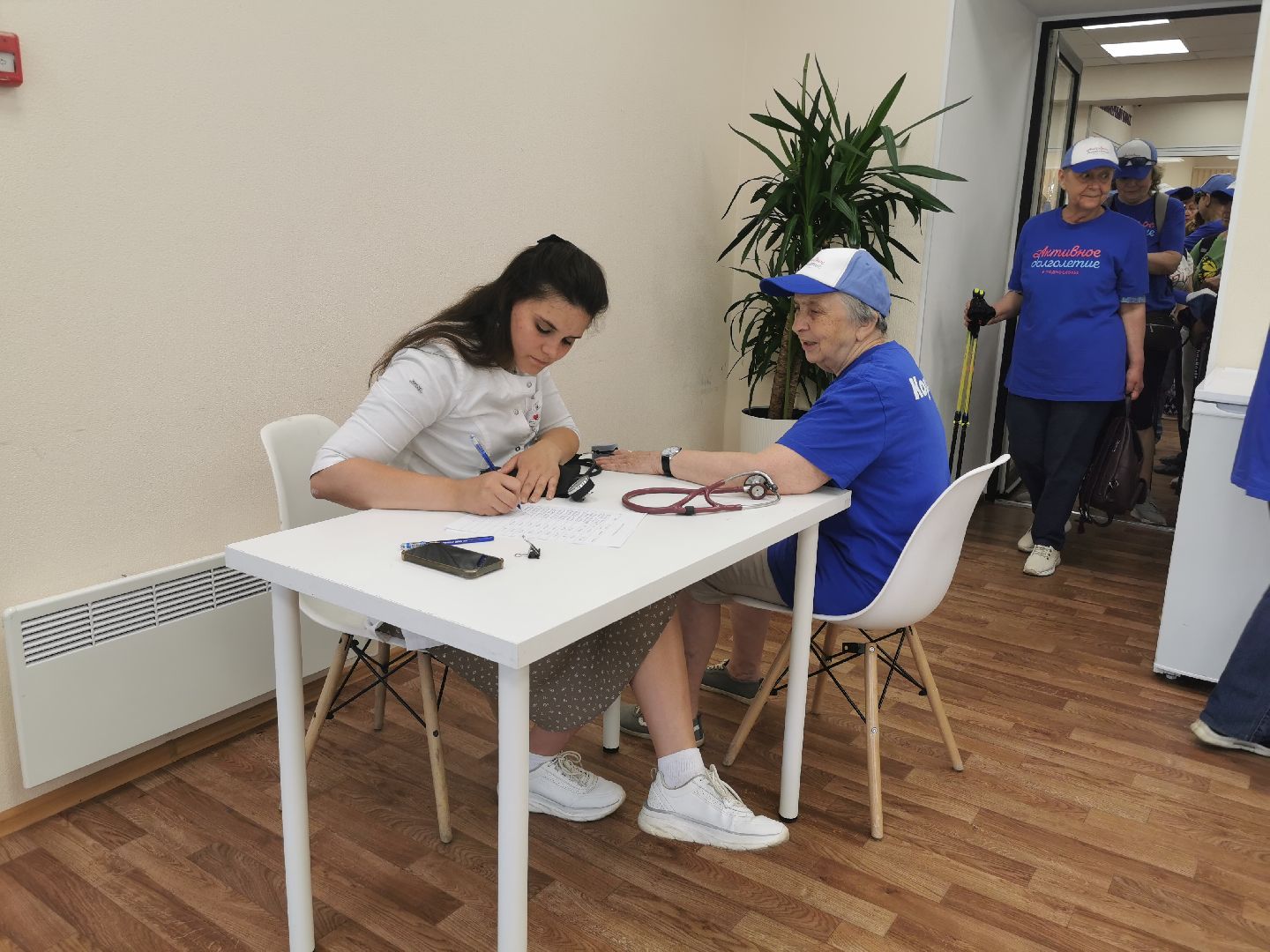 активное долголетие, скандинавская ходьба, пенсионеры,