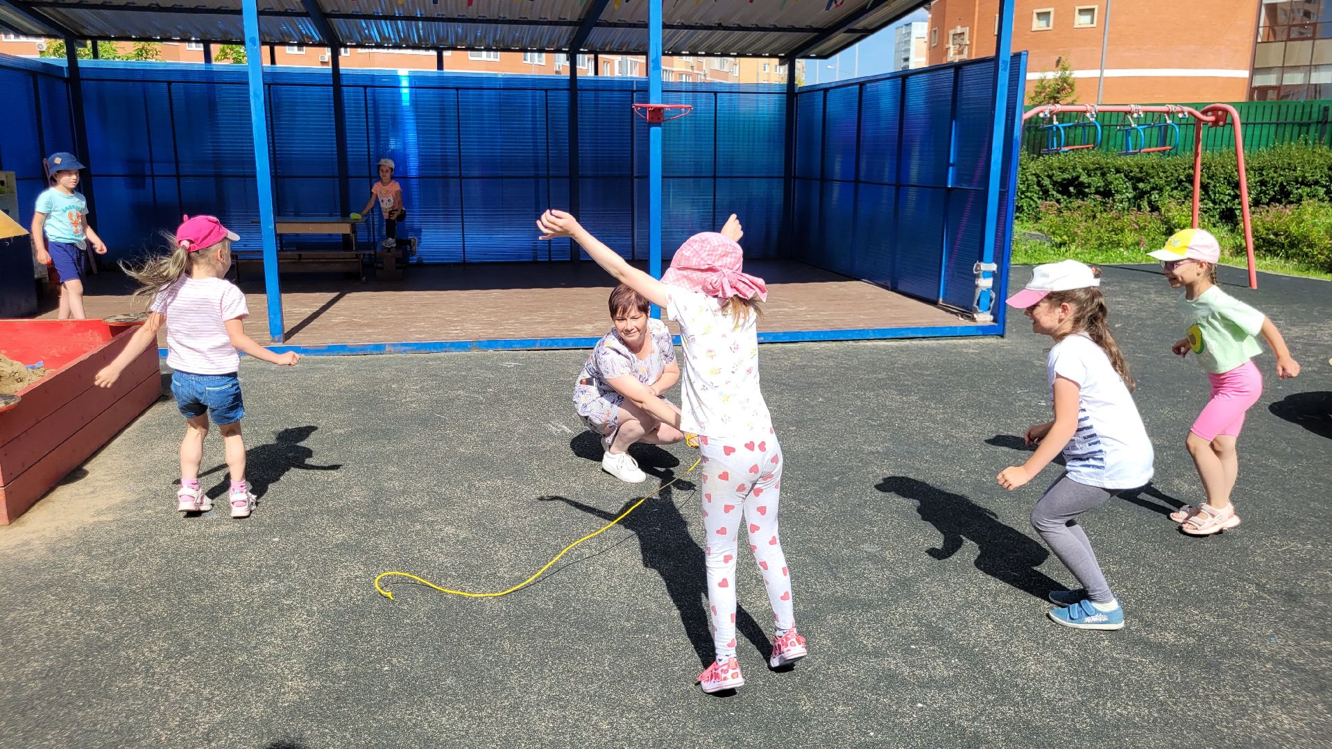 сертификат; видное; воспитатель; социальная поддержка