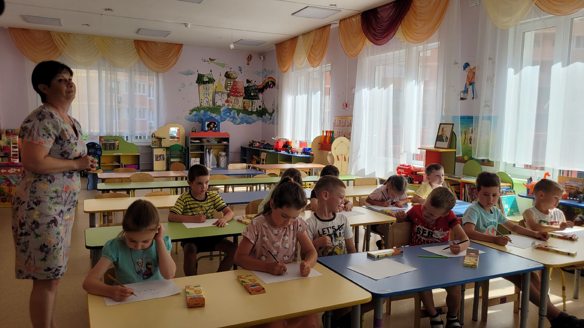 сертификат; видное; воспитатель; социальная поддержка