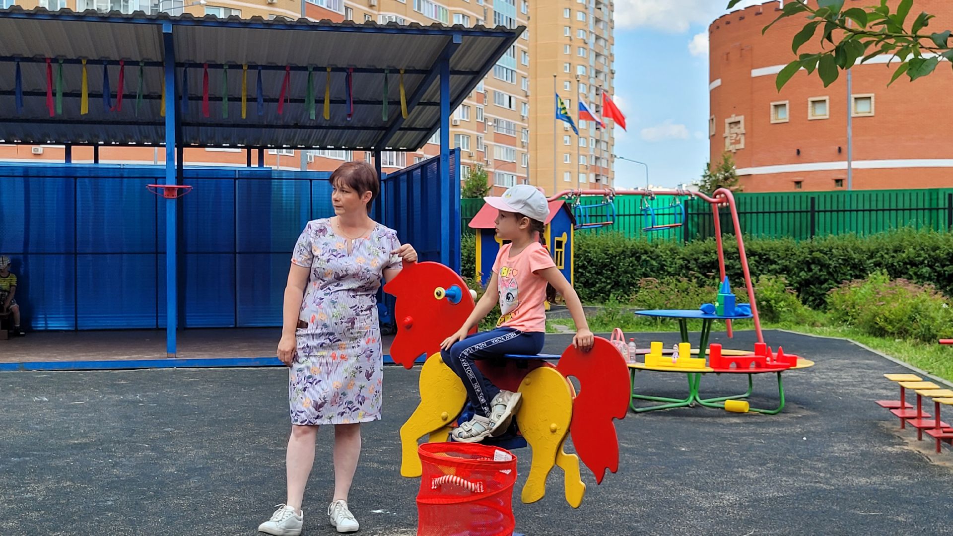 сертификат; видное; воспитатель; социальная поддержка