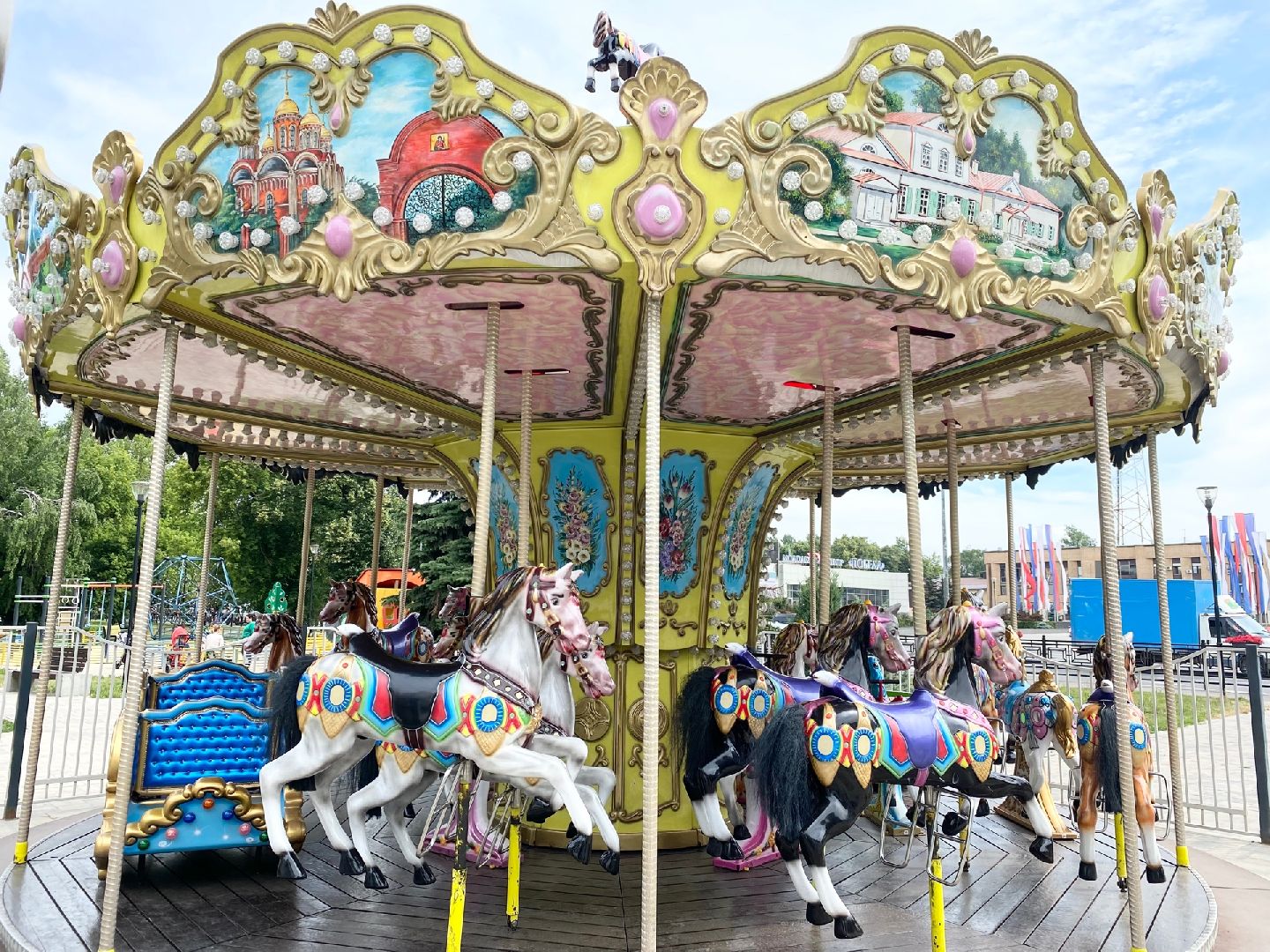 Домодедово, детский сквер, карусель