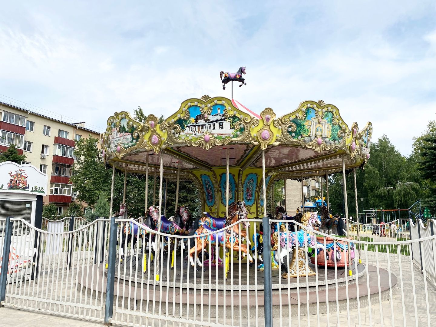 Домодедово, детский сквер, карусель