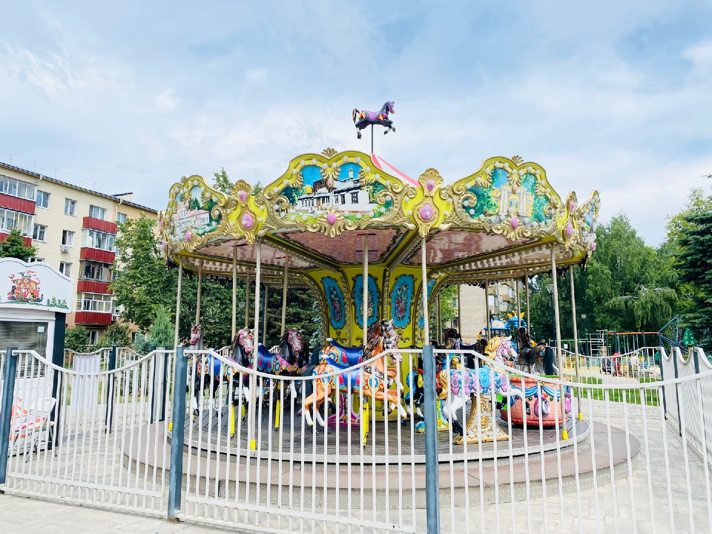 Домодедово, детский сквер, карусель