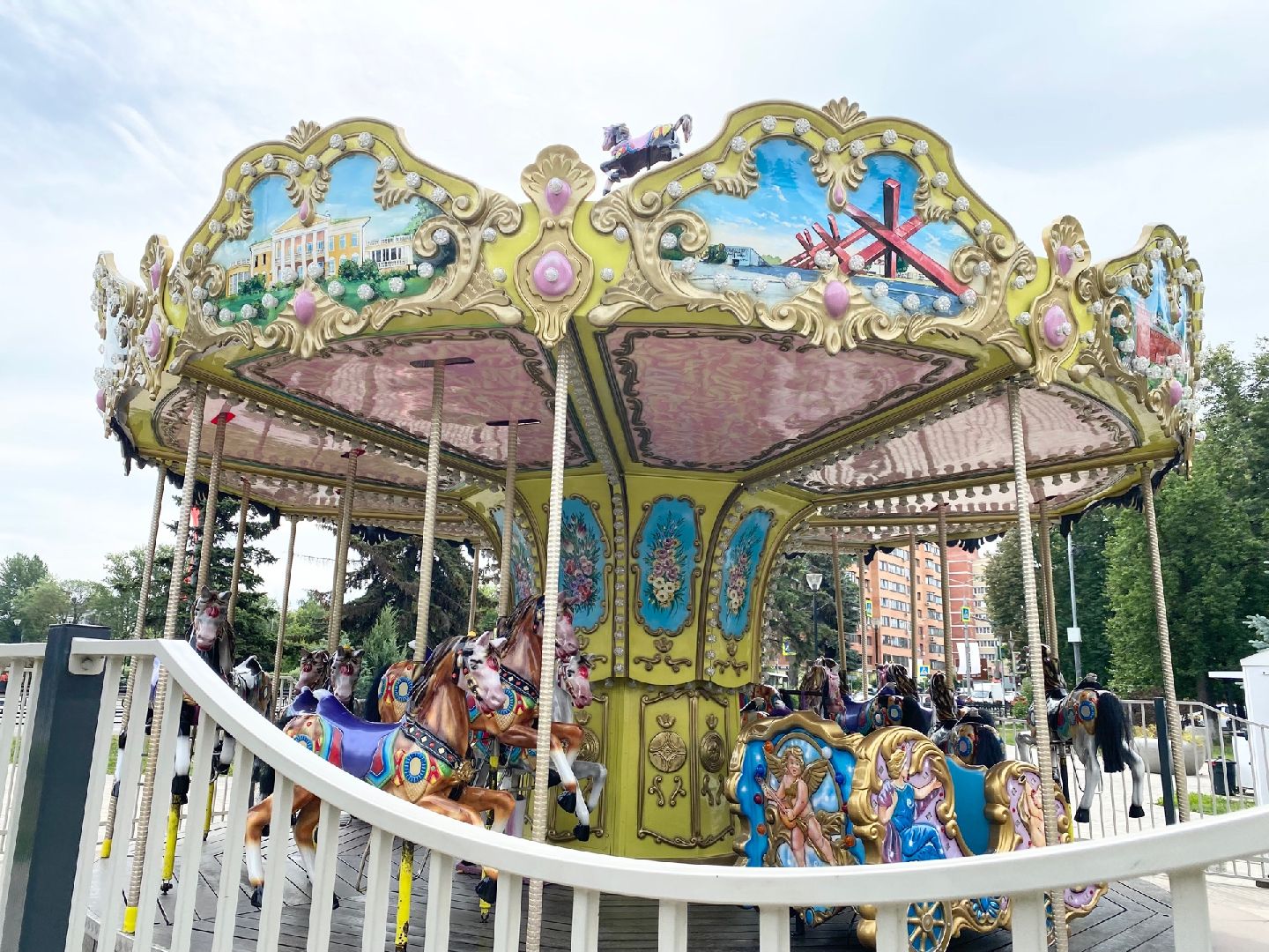 Домодедово, детский сквер, карусель