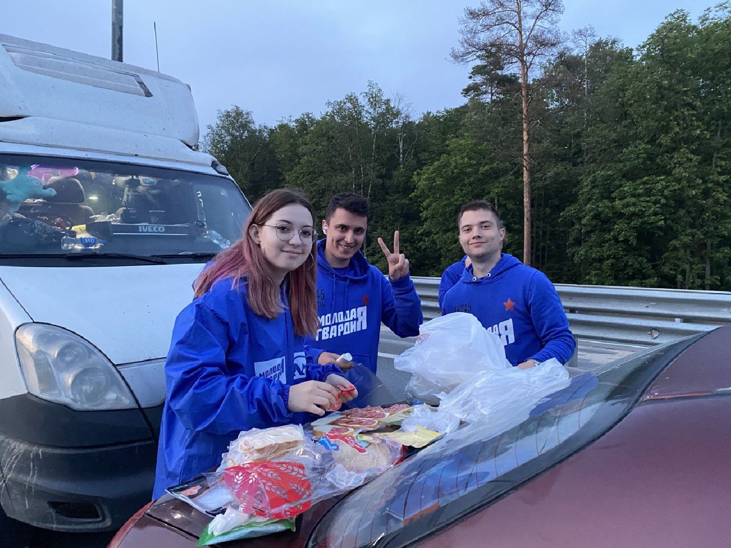 Чехов, волонтеры, трасса, пробки, помощь людям