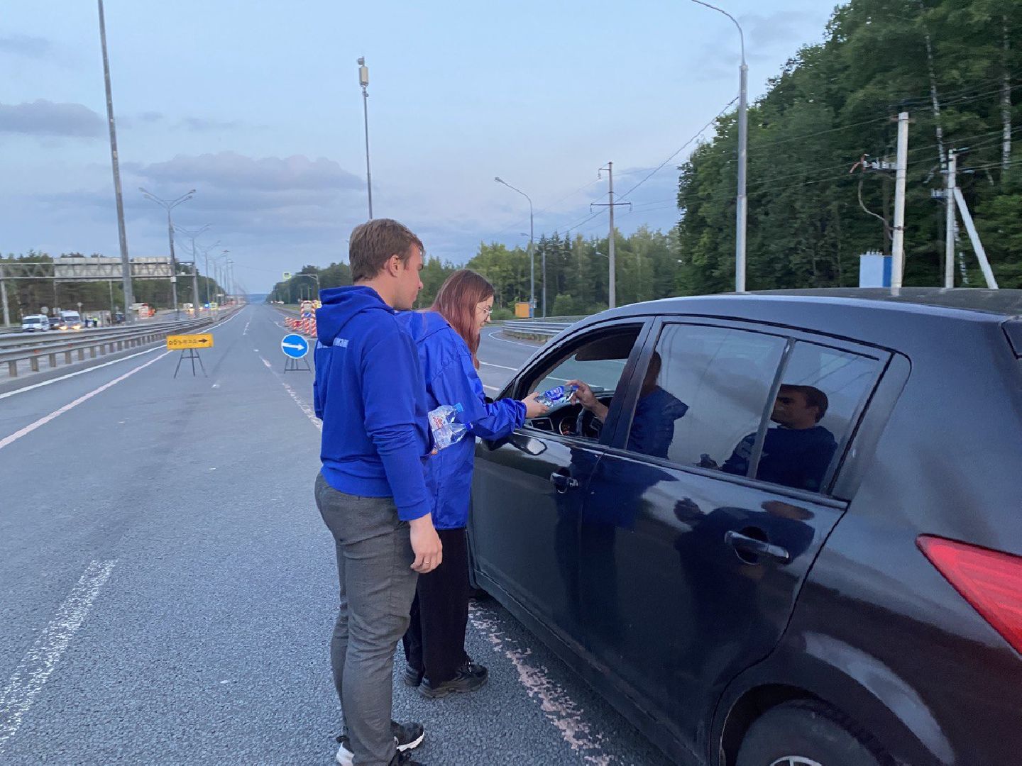 Чехов, волонтеры, трасса, пробки, помощь людям