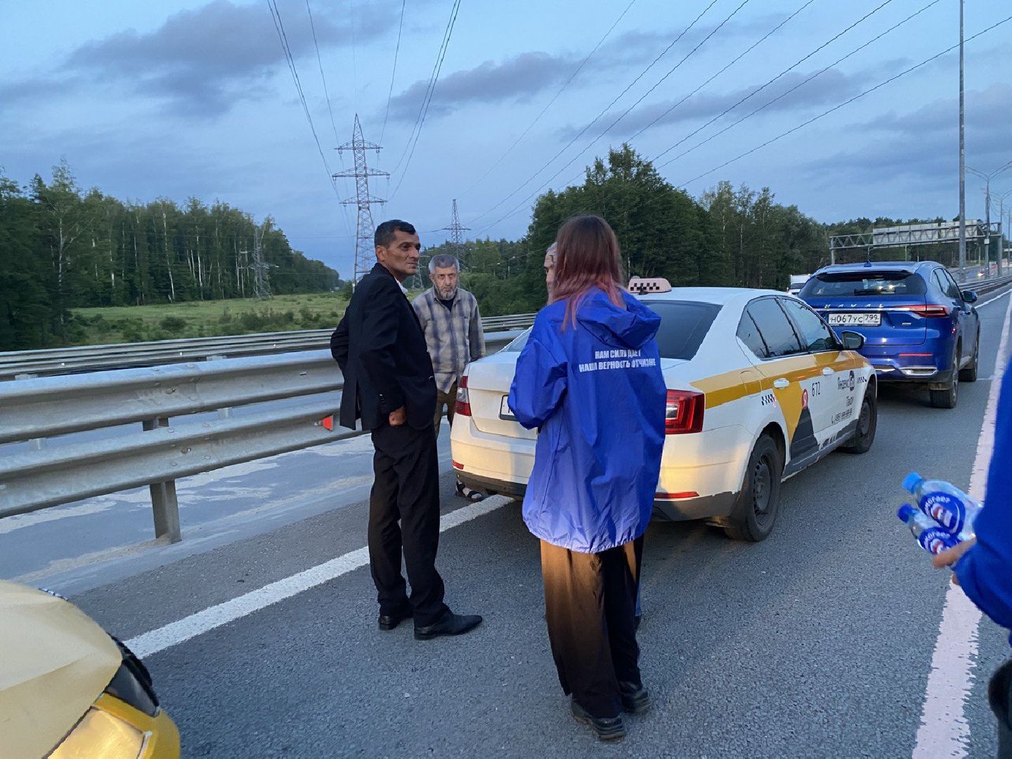 Чехов, волонтеры, трасса, пробки, помощь людям